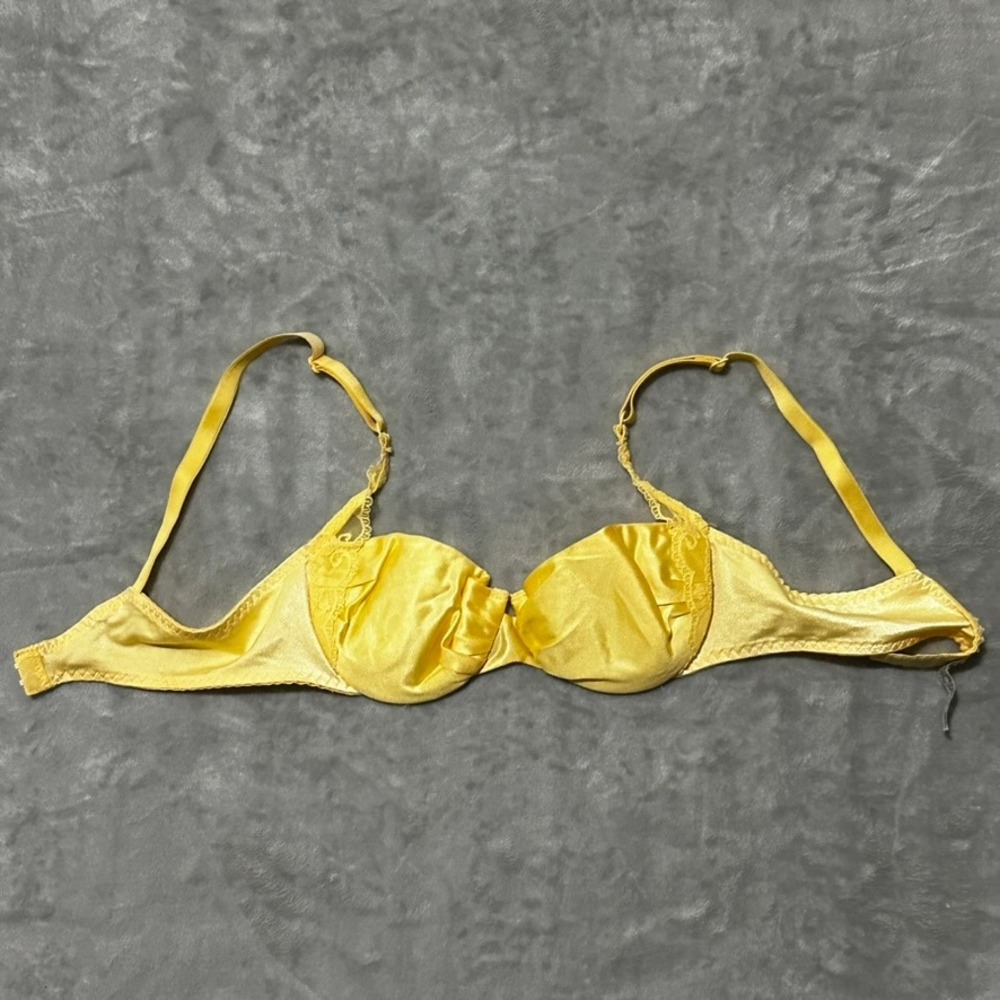 Vintgage Self Expressions Maidenform Yellow Satin Lace Trim Underwire Bra 36A